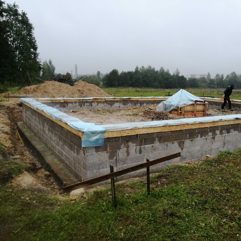 Trasside ja vundamentide kaevetööd Läänemaal.